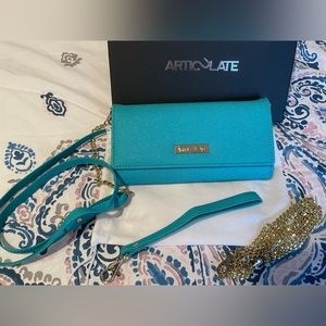 NWOT Convertible RFID wallet with shoulder straps and wristlet